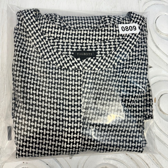 Talbots Popover Tunic Blouse Black White M Geometric - Picture 7 of 7